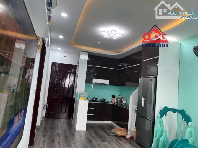 Bán gấp căn hộ lô góc chung cư 62m² tại phường Tam Hoà, giá 1 tỷ 750tr - 2