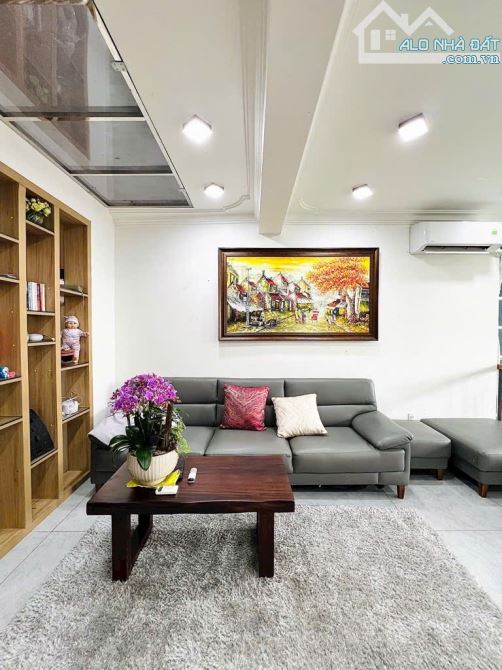 Mặt tiền Trịnh Đình Trọng - giáp quận 11 - 70m2 - 5 tầng - nội thất 1tỷ5 - chỉ 11ty5 - 2