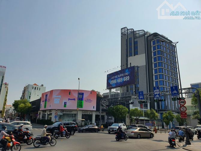 Góc 2 mặt tiền số 30 đường Nguyễn Văn Trỗi - Huỳnh Văn Bánh. DT: 25*50m. CTXD: 2 hầm-14t - 2