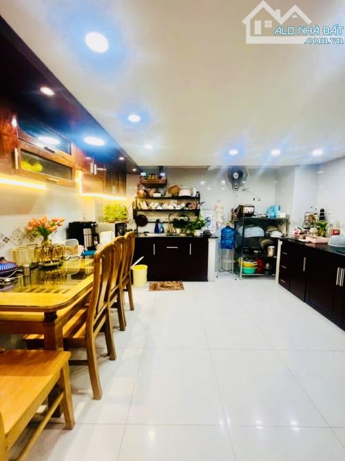 NHÀ NGAY EMART 2 Gò Vấp - 50m2, 3 Tầng, 3pn, sân thượng - 4 tỷ 7 - 2