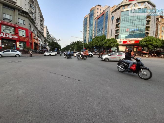 Cần bán gấp lô đất Trần Thái Tông, vị trí đẹp, DT 400m2 x MT 15m giá chỉ 110 tỷ, - 2