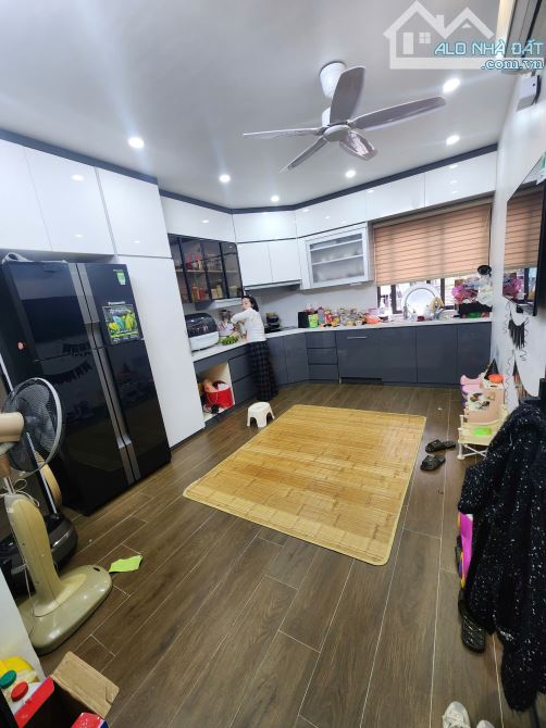 Bán Nhà đẹp Yên Lạc 57m², 5 tầng, thang máy, ô tô tránh, gần Lạc Trung, chỉ 18.8 tỷ