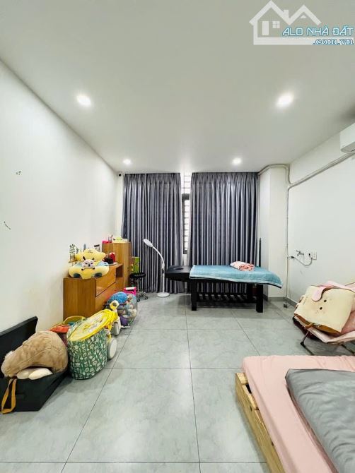 Mặt tiền Trịnh Đình Trọng - giáp quận 11 - 70m2 - 5 tầng - nội thất 1tỷ5 - chỉ 11ty5 - 3