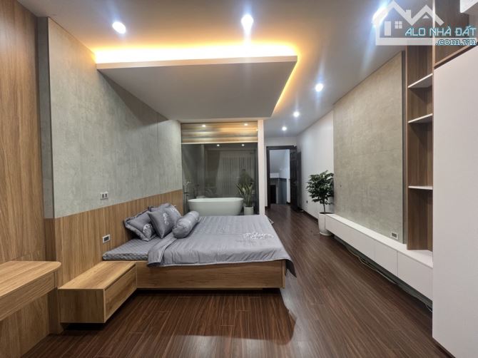 SIÊU PHẨM LÂM HẠ - BỒ ĐỀ - 5 TẦNG - 69M² - GARA Ô TÔ - THANG MÁY - FULL NỘI THẤT - 4