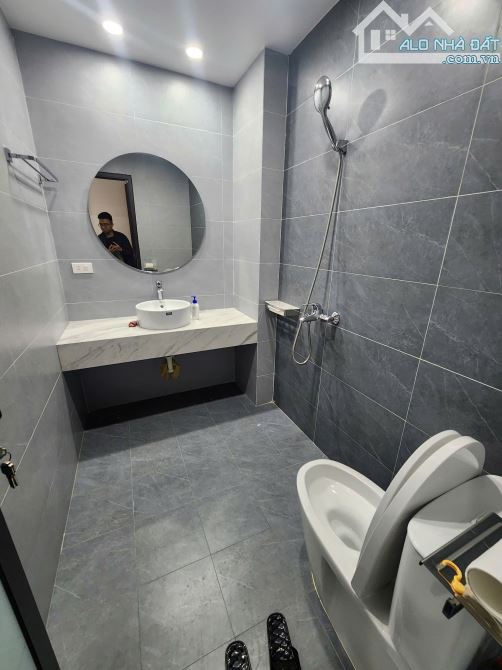 Bán Nhà đẹp Yên Lạc 57m², 5 tầng, thang máy, ô tô tránh, gần Lạc Trung, chỉ 18.8 tỷ