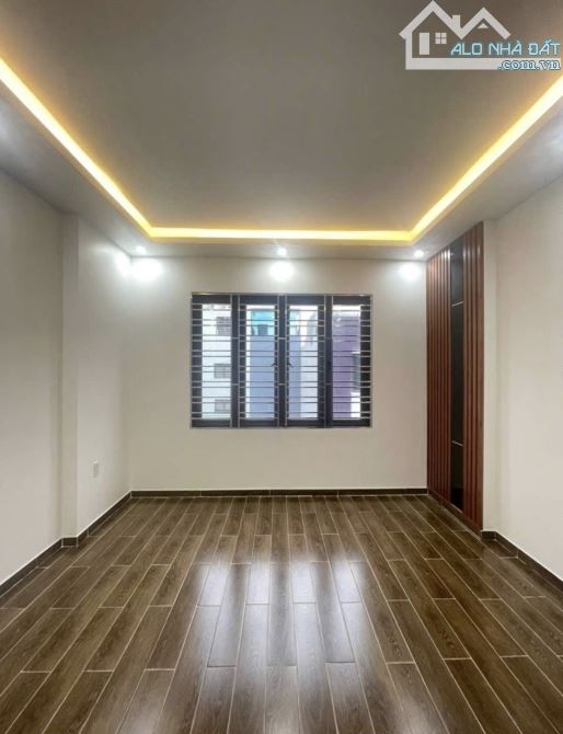 Bán Nhà 4 tầng Nguyễn Bỉnh Khiêm, Đằng Giang, Ngô Quyền, 40m2, đường 12m,   giá 5 tỷ - 4