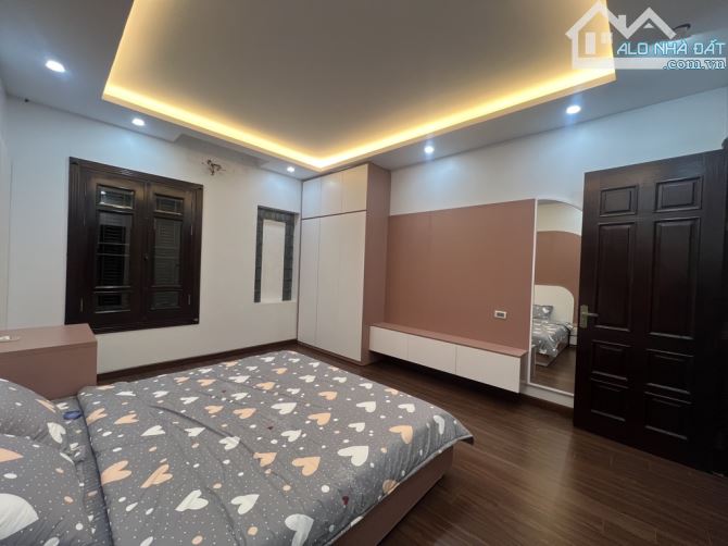 SIÊU PHẨM LÂM HẠ - BỒ ĐỀ - 5 TẦNG - 69M² - GARA Ô TÔ - THANG MÁY - FULL NỘI THẤT - 5