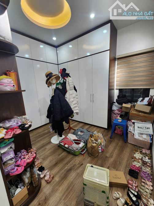 Bán Nhà đẹp Yên Lạc 57m², 5 tầng, thang máy, ô tô tránh, gần Lạc Trung, chỉ 18.8 tỷ