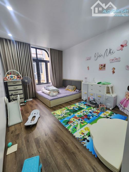 Bán Nhà đẹp Yên Lạc 57m², 5 tầng, thang máy, ô tô tránh, gần Lạc Trung, chỉ 18.8 tỷ