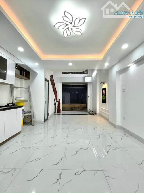 Phố Hoàng Đạo Thành; 5 tầng 1 lửng, diện tích 46.3m2 - Giá chào 9tỷ5!