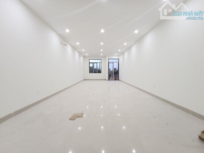Bán nhà 3 tầng mặt tiền đường Lê Văn Hiến gần cầu tuyên sơn đối diện BV nhi