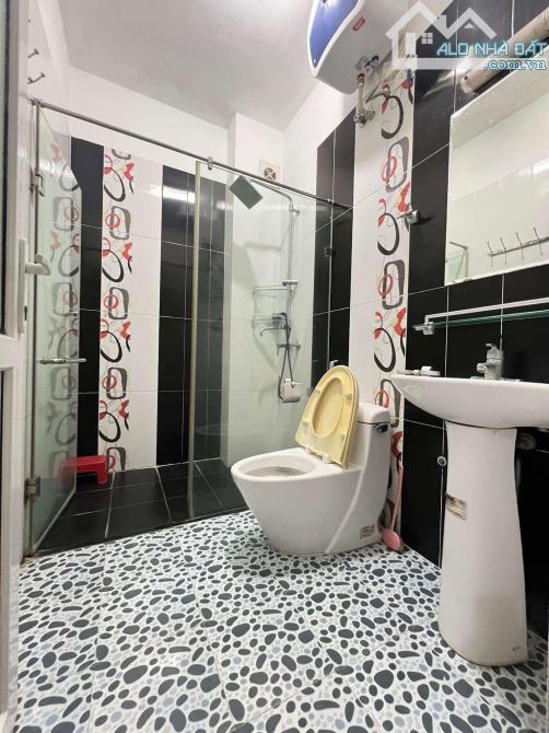 Bán nhà Lê Thanh Nghị 35/45m2, 5T, 3 mặt thoáng ngõ rộng 45m ra phố, sổ đẹp. Giá 11.8 tỷ