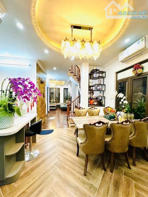 Bán nhà đẹp ngõ 118 Nguyễn Khánh Toàn 66m2, 7 tầng thang máy gara ô tô full nội thất - 1