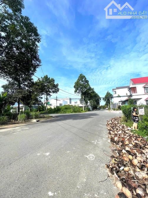 Bán nhà 1 lầu kiên cố 1 lầu sân thượng mâm đúc đường số10 kdc long thịnh sổ hồng hoàn công - 1