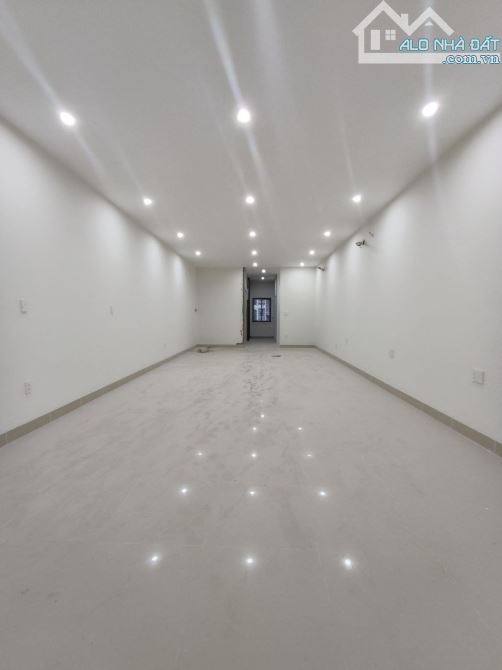 Bán nhà 3 tầng mặt tiền đường Lê Văn Hiến gần cầu tuyên sơn đối diện BV nhi - 1
