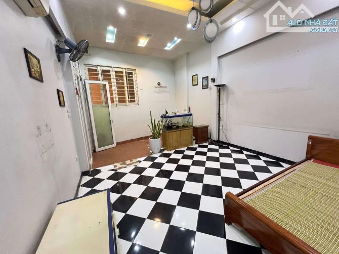 Bán nhà Lê Thanh Nghị 35/45m2, 5T, 3 mặt thoáng ngõ rộng 45m ra phố, sổ đẹp. Giá 11.8 tỷ