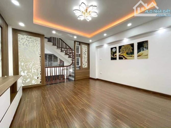 Phố Hoàng Đạo Thành; 5 tầng 1 lửng, diện tích 46.3m2 - Giá chào 9tỷ5! - 2