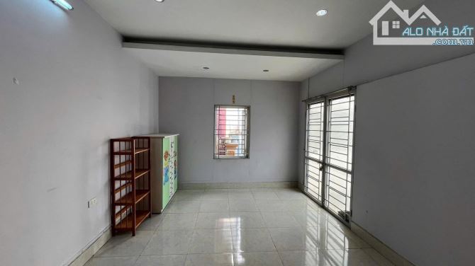 Cho thuê nhà Phố Hoàng Mai (gần chợ Hoàng Mai) 3 tầng x 40m2, 3 ngủ, chỉ 8.5 triệu/tháng - 2