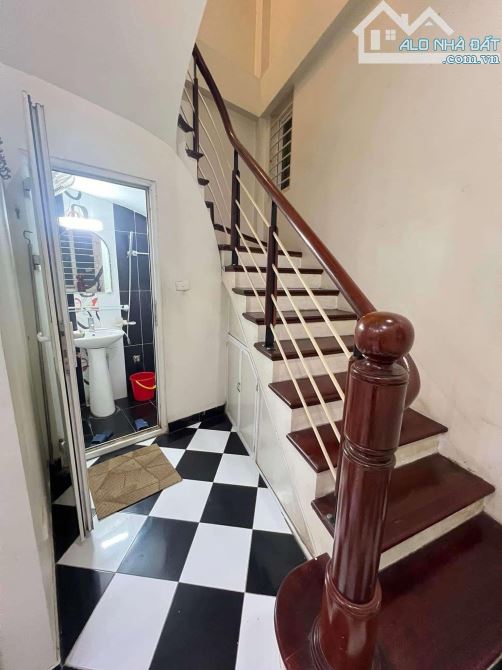 Bán nhà Lê Thanh Nghị 35/45m2, 5T, 3 mặt thoáng ngõ rộng 45m ra phố, sổ đẹp. Giá 11.8 tỷ