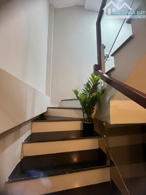 BÁN NHÀ PHÂN LÔ Ô TÔ TRÁNH ĐỖ TRƯỚC CỬA NHÀ MỚI ĐẸP DÂN XÂY TẶNG FULL NỘI THẤT  NHỈNH 7 tỷ - 3