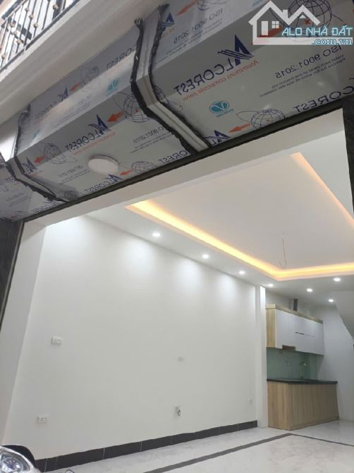 Bán nhà Nhân Hòa - Tả Thanh Oai: 5 tầng, 35m², 1 nhà ra mặt đường, giá 5 tỉ - 3
