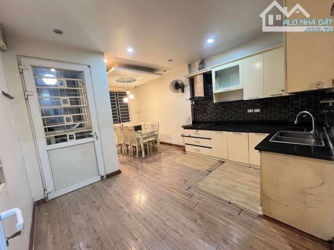 Bán nhà Lê Thanh Nghị 35/45m2, 5T, 3 mặt thoáng ngõ rộng 45m ra phố, sổ đẹp. Giá 11.8 tỷ