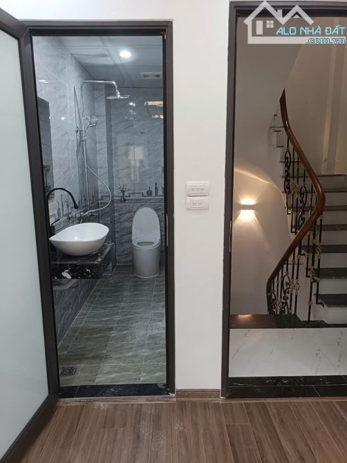 Bán nhà Nhân Hòa - Tả Thanh Oai: 5 tầng, 35m², 1 nhà ra mặt đường, giá 5 tỉ - 4
