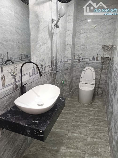 Bán nhà Nhân Hòa - Tả Thanh Oai: 5 tầng, 35m², 1 nhà ra mặt đường, giá 5 tỉ - 5