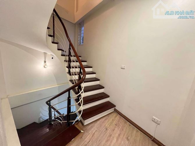 Bán nhà Lê Thanh Nghị 35/45m2, 5T, 3 mặt thoáng ngõ rộng 45m ra phố, sổ đẹp. Giá 11.8 tỷ