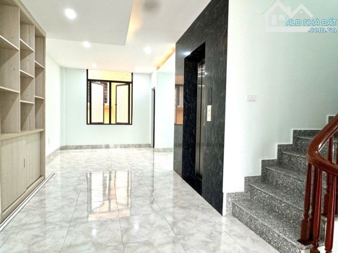 Bán nhà Trường Lâm,Đức Giang 5 tầng,65m,mt4.8m oto vào nhà nhỉnh 11 tỷ - 5