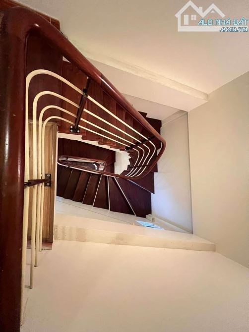 Bán nhà Lê Thanh Nghị 35/45m2, 5T, 3 mặt thoáng ngõ rộng 45m ra phố, sổ đẹp. Giá 11.8 tỷ