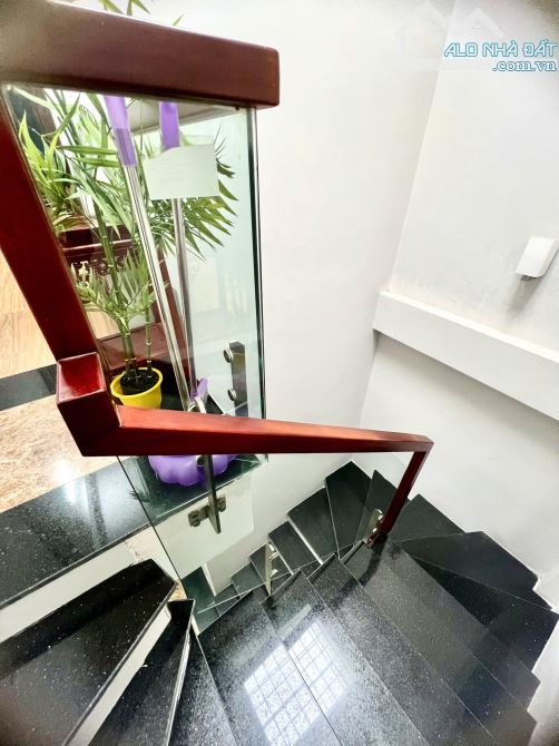 BÁN NHÀ PHÂN LÔ Ô TÔ TRÁNH ĐỖ TRƯỚC CỬA NHÀ MỚI ĐẸP DÂN XÂY TẶNG FULL NỘI THẤT  NHỈNH 7 tỷ - 7