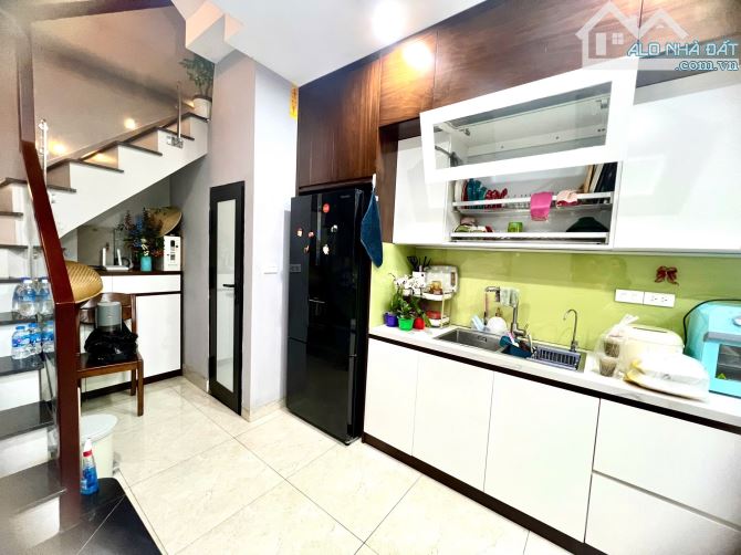 BÁN NHÀ PHÂN LÔ Ô TÔ TRÁNH ĐỖ TRƯỚC CỬA NHÀ MỚI ĐẸP DÂN XÂY TẶNG FULL NỘI THẤT  NHỈNH 7 tỷ - 9