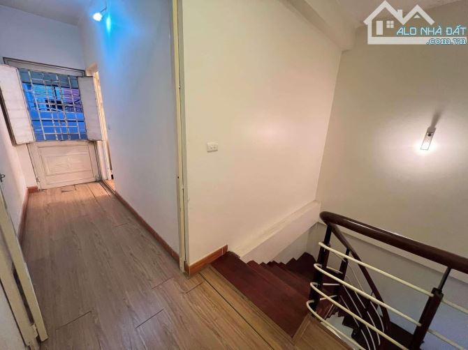 Bán nhà Lê Thanh Nghị 35/45m2, 5T, 3 mặt thoáng ngõ rộng 45m ra phố, sổ đẹp. Giá 11.8 tỷ