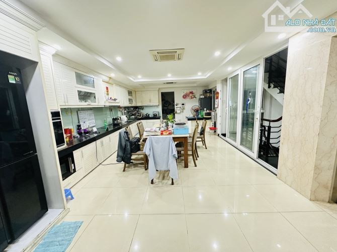 19.5 tỷ nhà đẹp lung linh, 5/7 x14 5 tầng để 2 xe ô tô trong nhà, ÂU Cơ F9 TÂn Bình.