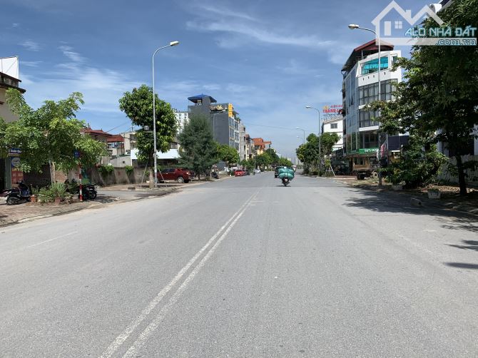 80m Shophouse Metropolitian - View Công viên Trung tâm, view UBND huyện Gia Lâm