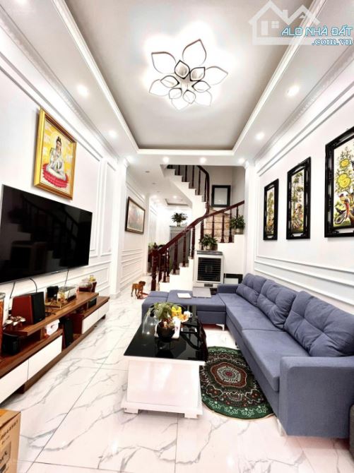 Bán nhà Đại Từ - DT 50m2x4 tầng, ngõ 4m, nhà đẹp, giá 7.68 tỷ, cực đẹp, thoáng, ở luôn