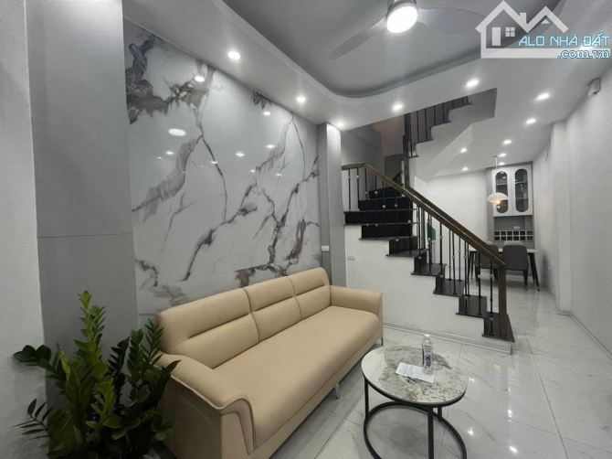 Hiếm - Có 1 không 2 - 52m2 Văn Hội chỉ 9,3 tỷ - Oto phi - Mặt phố giá ngõ