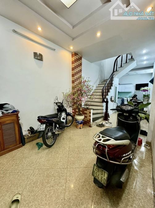 Ô TÔ ĐỖ CỔNG - BA BƯỚC RA PHỐ - HIẾM - FULL NỘI THẤT - Ở NGAY