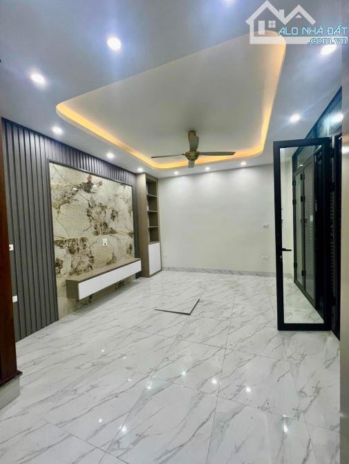 Bán nhà 5 tầng, 31m2 đẹp lòng lạnh phố nghĩa lộ, yên nghĩa hà đông