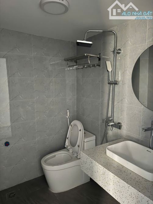 BÁN NHÀ đầu ngõ 288 Hoàng Mai, 45m2, Nở hậu, nhà mới, đồ cơ bản, sân chung rộng, 6.95 tỷ