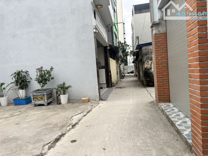 TRUNG TÂM ĐÔNG ANH TRỤC ĐƯỜNG CAO LỖ  UY NỖ NGÕ NÔNG GIÁ HẠT RẺ.