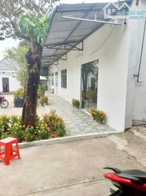 Cho Thuê Xưởng Tân Uyên Bình Dương Tổng diện tích đất 9000m2,Giá thuê 2.6$/m2 hợp đồng 5 - 1