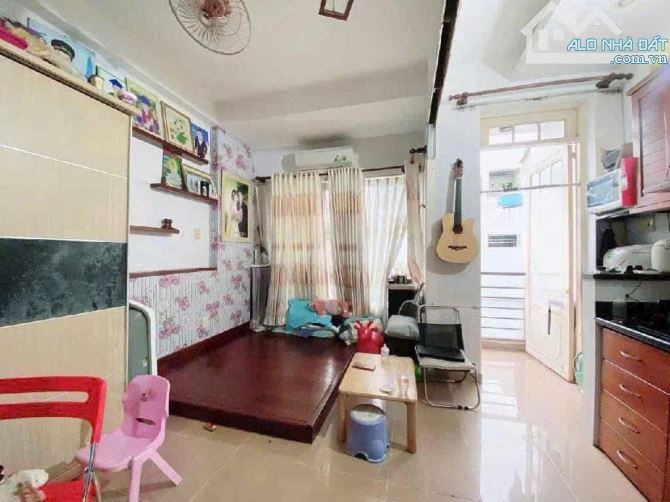 Cô Mai bán nhà đường 3 tháng 2, Quận 10. Giá 3 tỷ 800/65m2-4Lầu.Đang cho thuê 20tr/tháng - 1