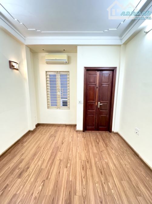 Bán nhà phân lô phố Bùi Huy Bích, 30m2, ngõ oto, gần phố - 1