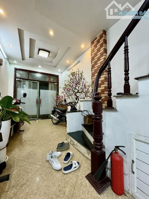 Ô TÔ ĐỖ CỔNG - BA BƯỚC RA PHỐ - HIẾM - FULL NỘI THẤT - Ở NGAY - 1