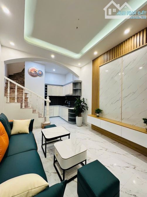 🔥MINH KHAI🔹️DTSD 28M², NHÀ VỊ TRÍ ĐẸP FULL NỘI THẤT, GẦN 🚘, NGÕ THÔNG 3 GÁC PHI ẦM ẦM - 1