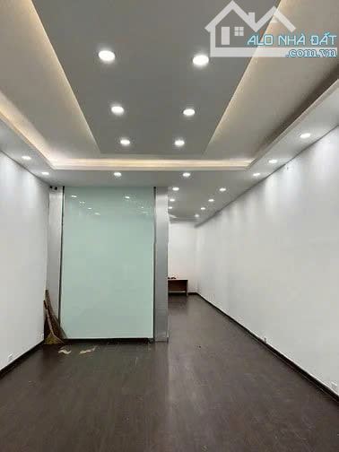 Cho Thuê NNC MTKD Tự Do Nguyễn Thị Minh Khai P.10 Q.3 (5x14m). Giá 55 triệu - 1