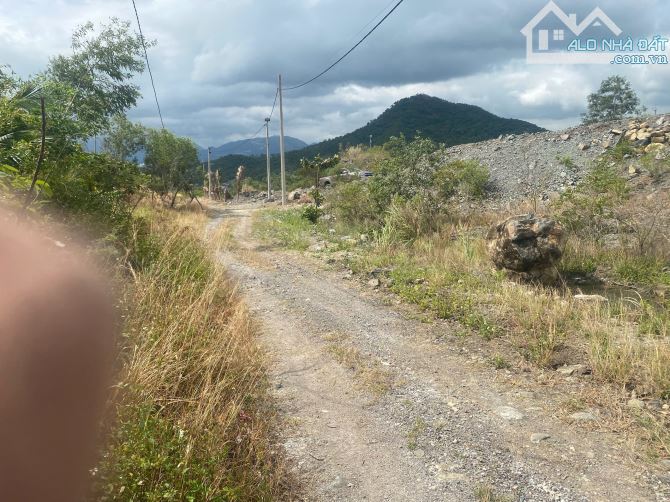 Bán 10.000 m  đất RSX  có sổ hồng, vị trí 2/4 sau KDT Hoàng Phú giá rẻ bán nhanh 1 triệu/m - 1