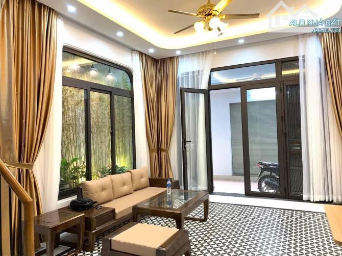 SIÊU PHẨM NHÀ MỚI HỒ TÙNG MẬU 8,3 TỶ 45m 5 TẦNG MT 4,5m FUII NỘI THẤT Ô TÔ ĐỖ CỬA CẦU GIẤY - 2